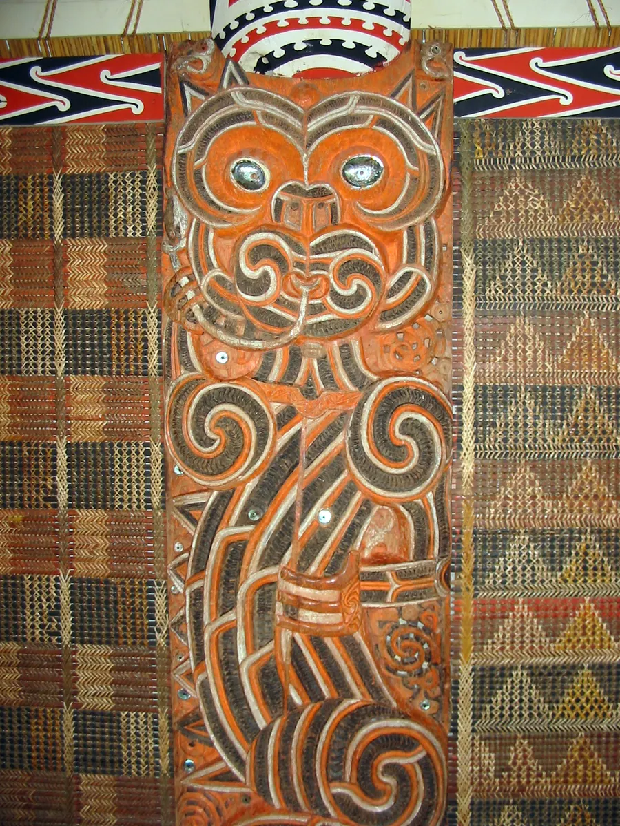 Carved poupou from the meeting house Hotunui showing the guardian taniwha Ureia